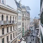 3 Bdr Heart Of Budapest Central Apartment