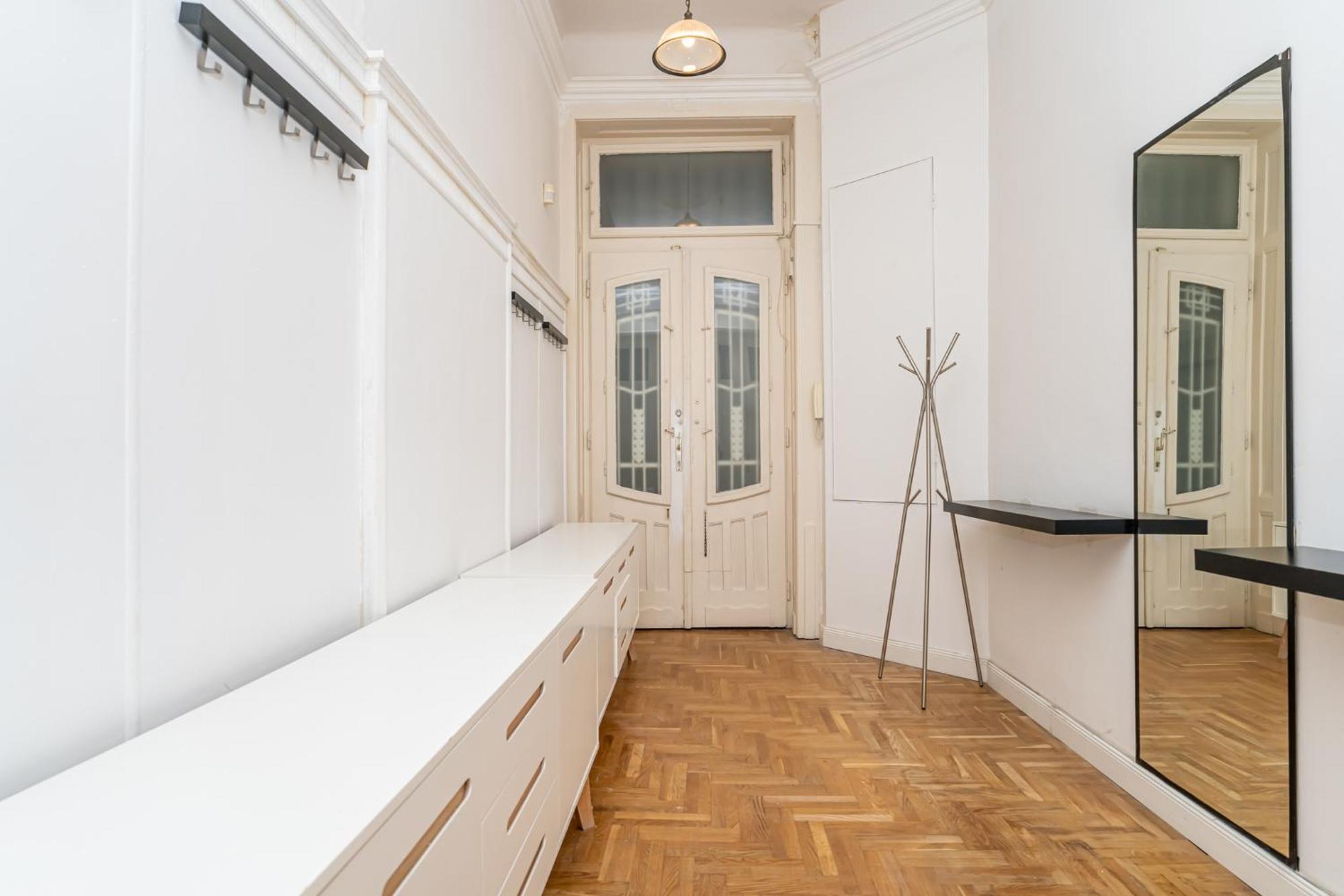 Apartment 3 Bdr Heart Of *